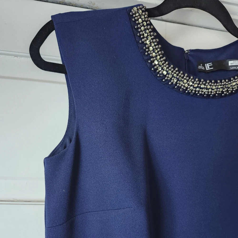Elegant Blue Sleeveless Dress - Picture 4 of 10